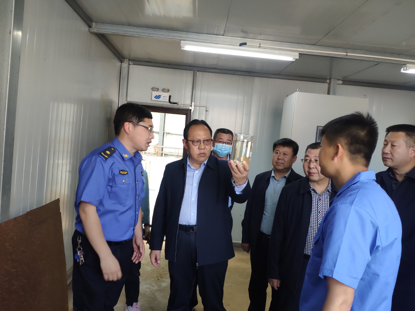 延安市人大常委会副主任一行到水环境公司志丹县污水处理厂调研
